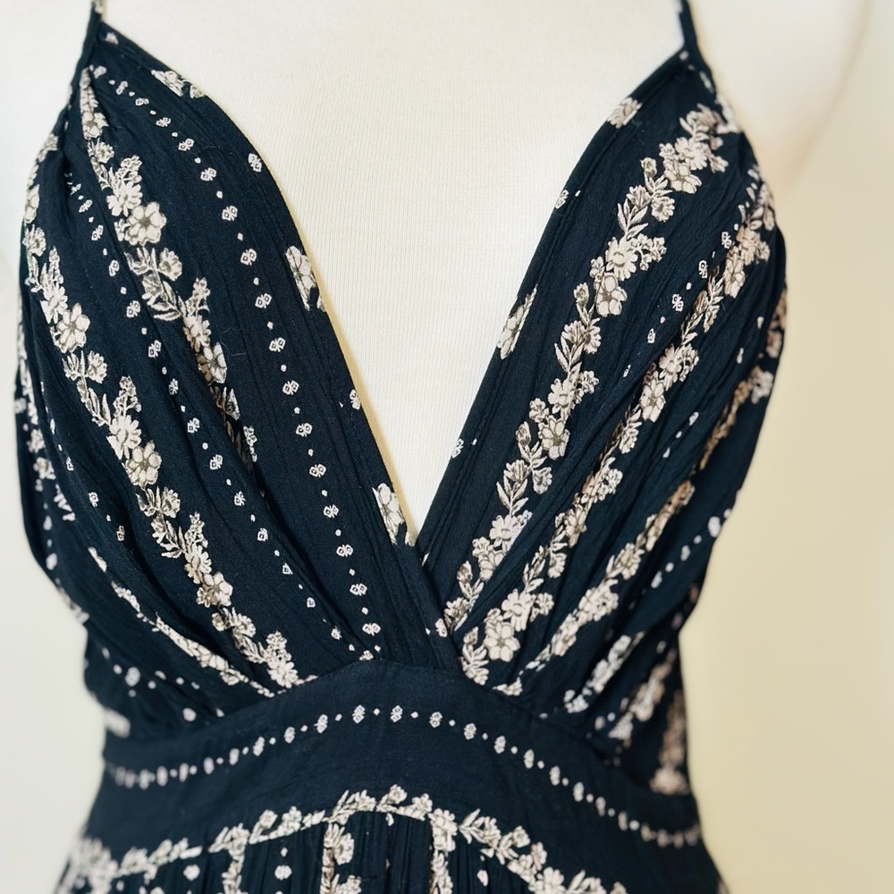 Angie dress size large black and white